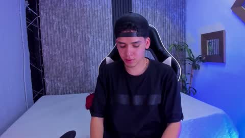 Snapshot of mike_0233 chatting on October 2025 05:18:01 AM Mike 0233 online show from October 2025 05:18:01 AM