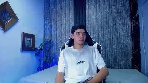 Snapshot of mike_0233 chatting on October 2025 04:46:01 AM Mike 0233 online show from October 2025 04:46:01 AM