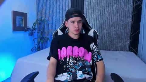 Snapshot of mike_0233 chatting on October 2025 05:54:02 AM Mike 0233 online show from October 2025 05:54:02 AM