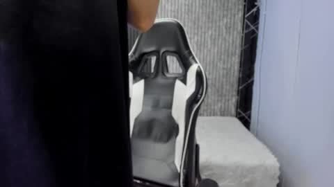 Snapshot of mike_0233 chatting on November 2025 04:12:01 AM Mike 0233 online show from November 2025 04:12:01 AM