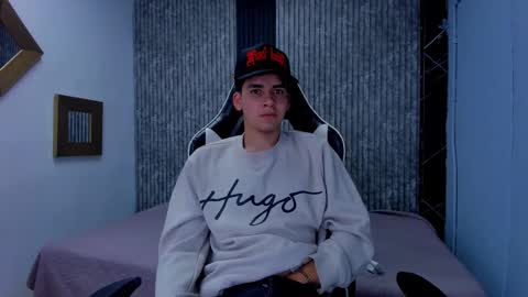 Mike 0233 online show from November 2025 05:08:02 AM