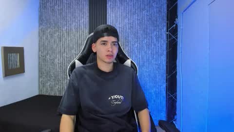 Mike 0233 online show from December 2025 04:30:02 AM