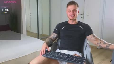 Snapshot of mike___magic chatting on October 2025 05:50:02 AM Mike Magic online show from October 2025 05:50:02 AM