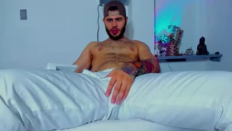 Snapshot of mike__horny chatting on October 2025 03:00:01 PM Mike online show from October 2025 03:00:01 PM