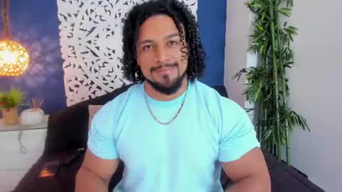 Snapshot of mike_estevess chatting on June 2026 07:39:01 AM online show from June 2026 07:39:01 AM