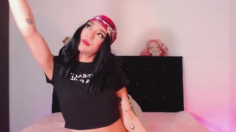 Snapshot of mikee_g chatting on October 2025 01:28:02 AM ZARA BLARE online show from October 2025 01:28:02 AM