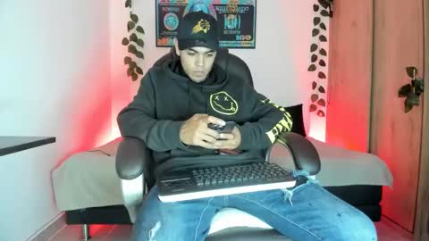 Snapshot of mikee_scooth chatting on March 2025 03:19:01 AM mikee_scooth online show from March 2025 03:19:01 AM