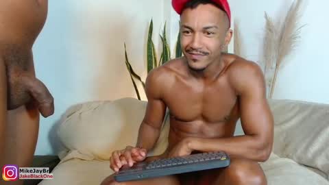 Snapshot of mikejaybr chatting on December 2024 04:43:02 AM Mike Jay online show from December 2024 04:43:02 AM