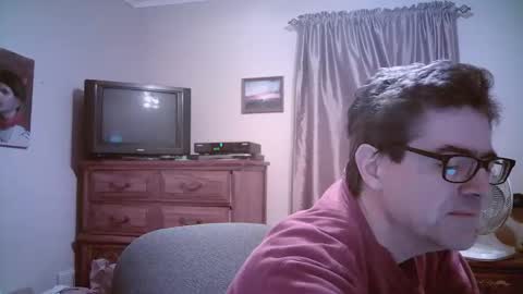 Snapshot of mikewulds chatting on May 2026 02:16:01 AM Mike online show from May 2026 02:16:01 AM