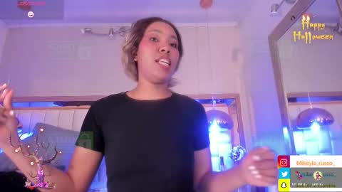 Mikeyla  online show from October 2025 08:52:01 PM