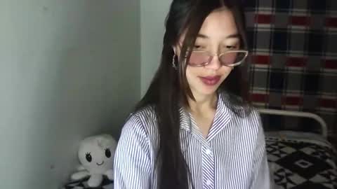 Snapshot of mikhaela_ chatting on October 2025 04:38:01 AM Mikhaela online show from October 2025 04:38:01 AM