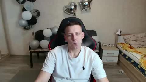 Snapshot of mikimaus0101 chatting on June 2026 09:25:02 PM Michael online show from June 2026 09:25:02 PM