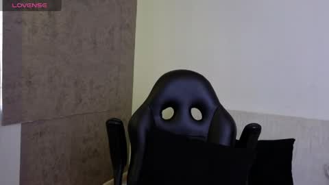 Snapshot of mikke_love chatting on May 2026 02:33:01 PM MIKKE online show from May 2026 02:33:01 PM