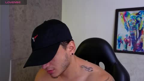 Snapshot of mikke_love chatting on May 2026 01:38:02 PM MIKKE online show from May 2026 01:38:02 PM
