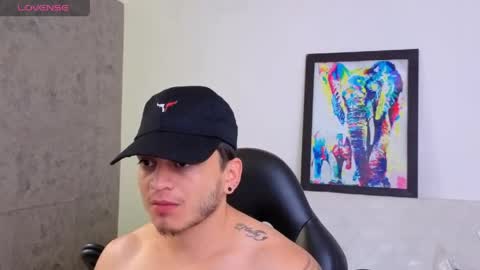 Snapshot of mikke_love chatting on May 2026 01:20:02 PM MIKKE online show from May 2026 01:20:02 PM