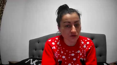 Mikyloveu online show from December 2025 05:09:01 PM