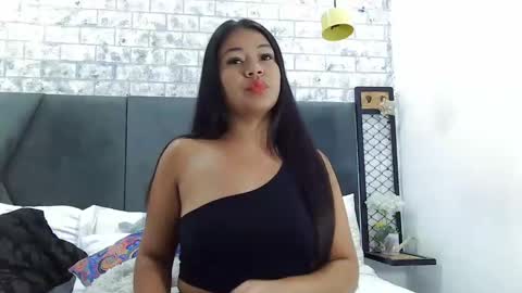 mila_adamss online show from January 2025 11:24:01 AM