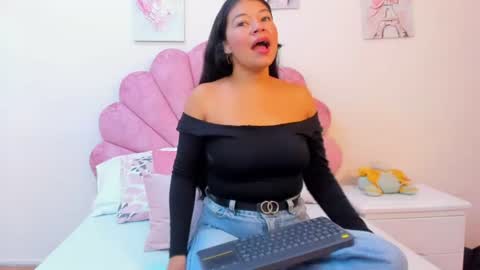 Snapshot of mila_adamss chatting on July 2026 12:33:01 PM mila_adamss online show from July 2026 12:33:01 PM