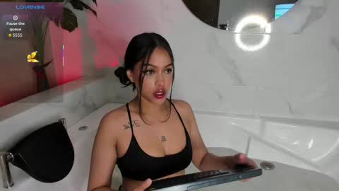 mila_hank online show from October 2025 12:57:02 PM
