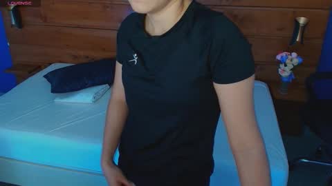 Milena  online show from November 2025 10:51:02 AM