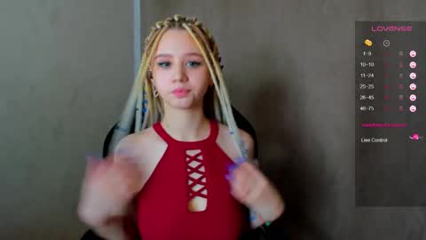 Snapshot of mila_kinor chatting on December 2024 07:18:01 AM mila_kinor online show from December 2024 07:18:01 AM