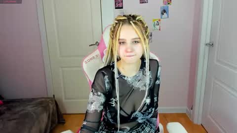 Snapshot of mila_kinor chatting on December 2024 01:53:02 AM mila_kinor online show from December 2024 01:53:02 AM