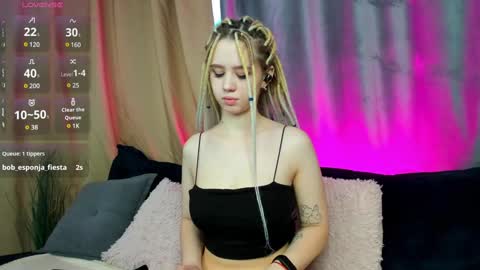 Snapshot of mila_kinor chatting on December 2024 04:06:01 AM mila_kinor online show from December 2024 04:06:01 AM