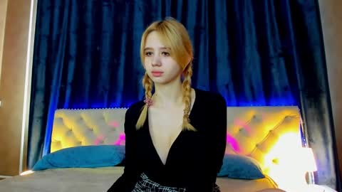 Snapshot of mila_kinor chatting on February 2025 04:49:01 AM mila_kinor online show from February 2025 04:49:01 AM