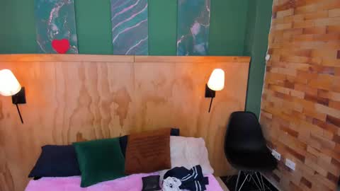 Mila and samy online show from October 2025 12:14:02 PM