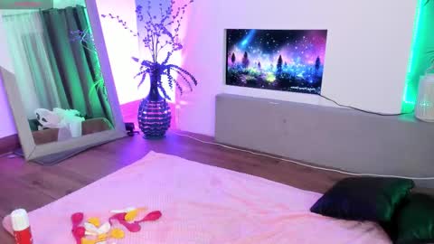 Mila online show from October 2025 11:57:02 AM