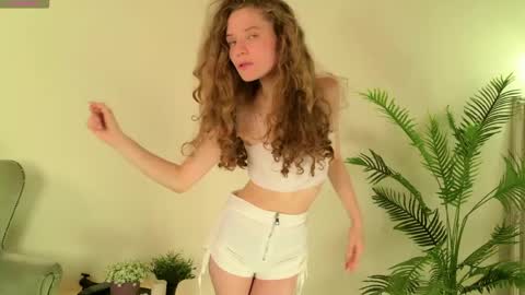 Snapshot of mila_stain chatting on May 2026 07:27:02 AM Mila online show from May 2026 07:27:02 AM