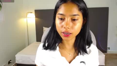 milaa_star online show from May 2026 05:02:02 AM