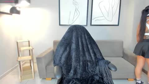 Mila online show from September 2025 07:19:02 PM