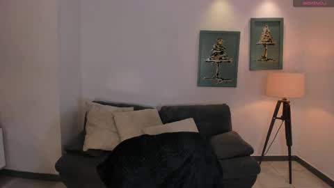 Mila online show from September 2025 12:16:01 AM