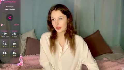 Snapshot of milaelin chatting on June 2026 11:31:02 PM Mila online show from June 2026 11:31:02 PM