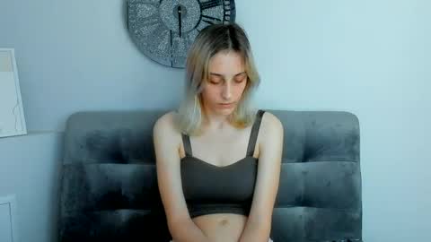 Snapshot of milaglow chatting on June 2026 03:27:01 PM MilaGlow online show from June 2026 03:27:01 PM