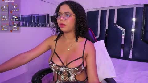 Snapshot of milahall__ chatting on October 2025 04:33:01 AM Milenna online show from October 2025 04:33:01 AM