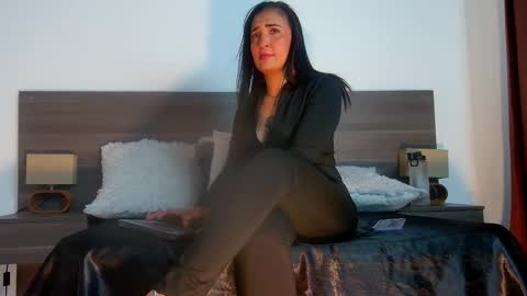 mila online show from December 2025 06:27:02 PM