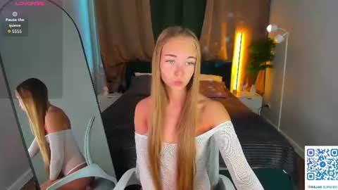 Snapshot of milana_sorrento chatting on June 2026 01:06:02 AM Milana online show from June 2026 01:06:02 AM