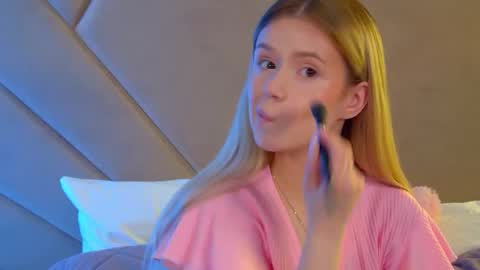 MilanaBalmain online show from May 2026 04:17:02 AM