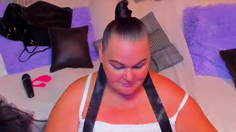 Lana online show from September 2025 08:12:02 PM