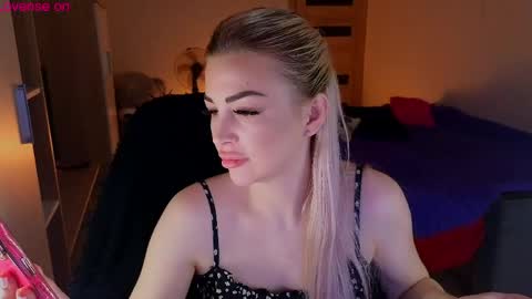 Snapshot of milanafox_ chatting on May 2026 10:40:01 PM Lana online show from May 2026 10:40:01 PM