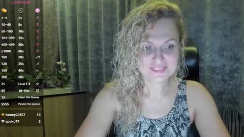 milanna_x online show from October 2025 07:42:02 PM