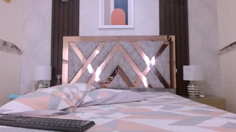 milanzaire online show from December 2024 11:00:01 PM