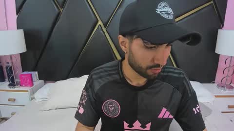 milanzaire online show from November 2025 12:33:01 AM