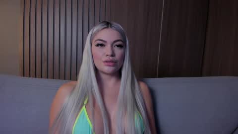 Snapshot of milaowens chatting on January 2025 03:00:01 PM Sexy Mila online show from January 2025 03:00:01 PM
