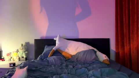 MIla and Viki online show from October 2025 08:11:02 PM