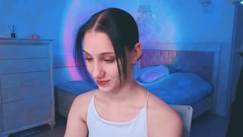 milavey online show from April 2026 08:01:02 PM