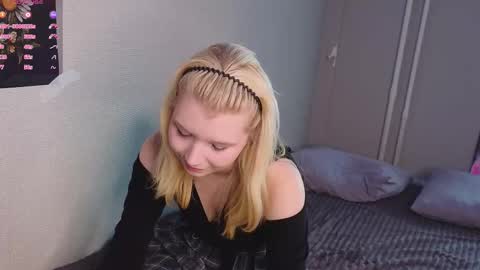 Mila online show from September 2025 04:03:01 AM