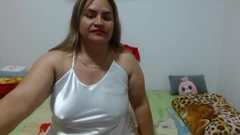 Snapshot of milena_hoot_ chatting on May 2026 04:52:02 AM MILENA online show from May 2026 04:52:02 AM